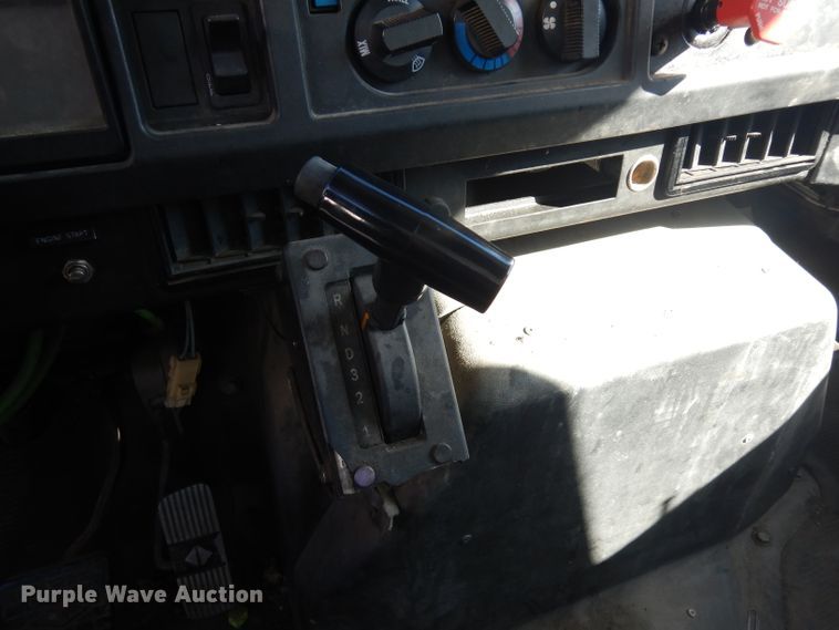 image for item EY9050 1997 International 4900  refrigerated truck