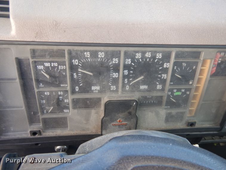 image for item EY9050 1997 International 4900  refrigerated truck