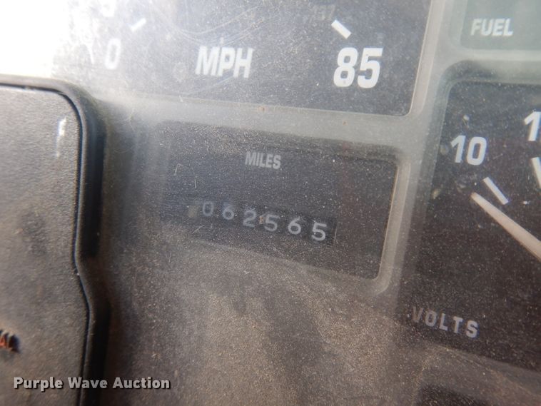 image for item EY9050 1997 International 4900  refrigerated truck