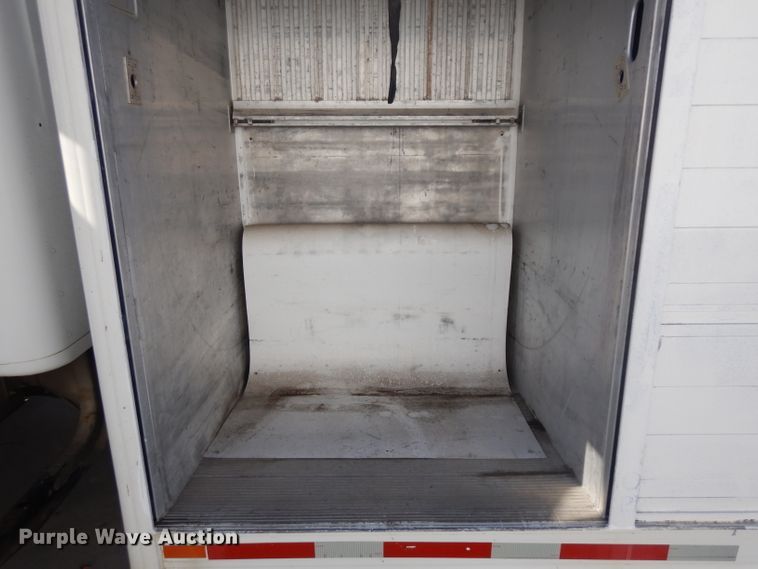 image for item EY9050 1997 International 4900  refrigerated truck