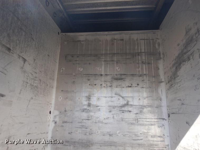 image for item EY9050 1997 International 4900  refrigerated truck