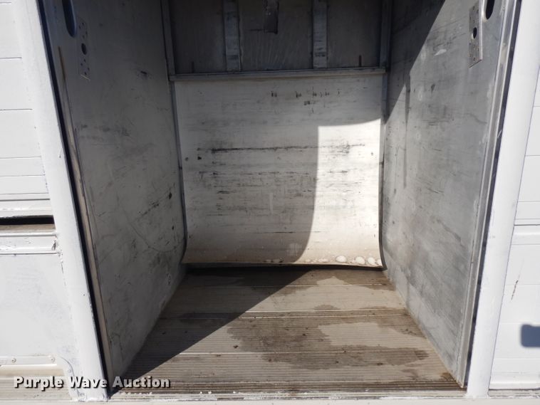 image for item EY9050 1997 International 4900  refrigerated truck