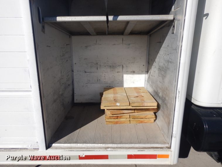 image for item EY9050 1997 International 4900  refrigerated truck