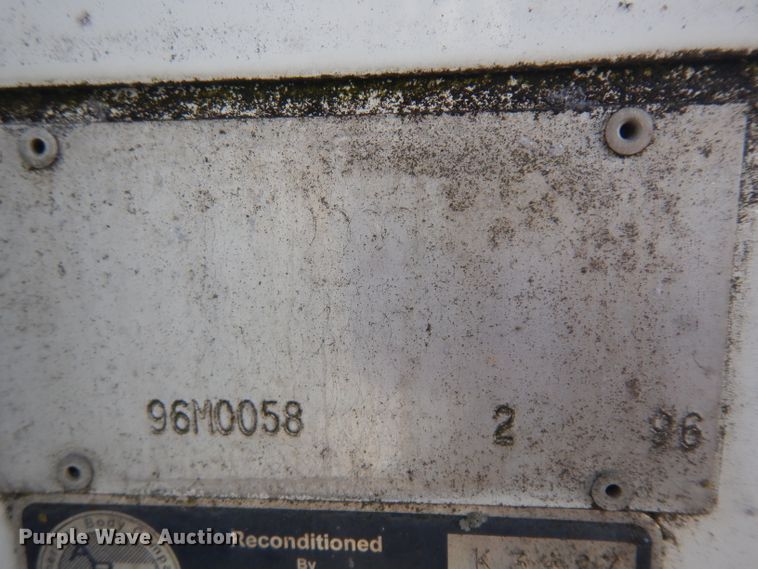 image for item EY9050 1997 International 4900  refrigerated truck