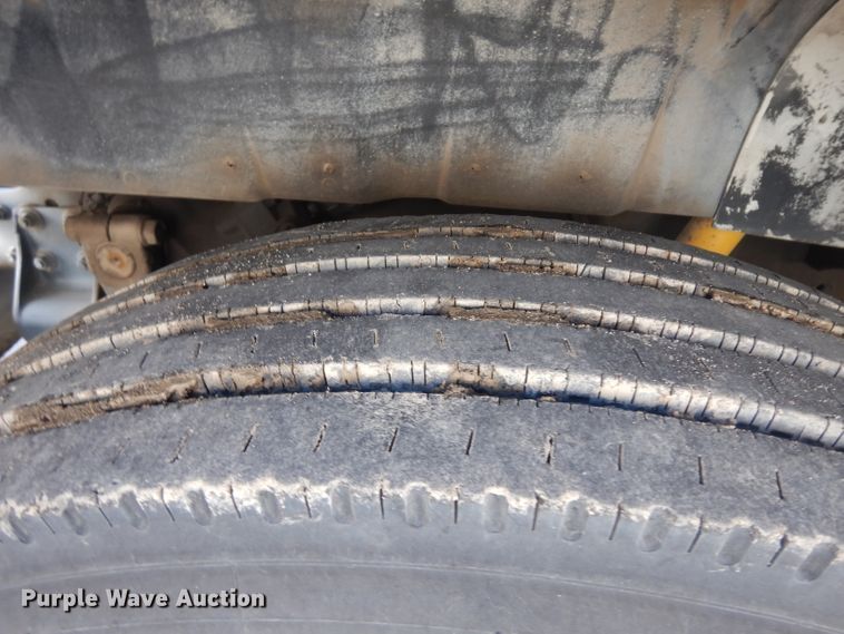 image for item EY9050 1997 International 4900  refrigerated truck