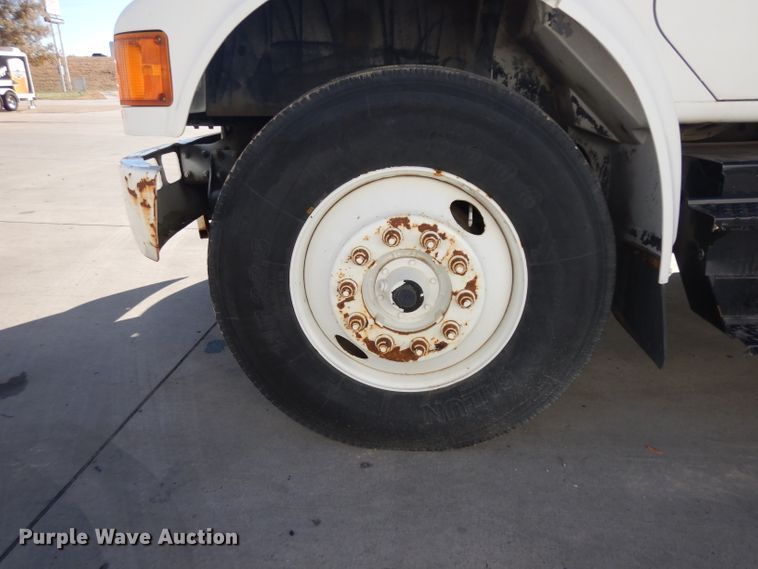 image for item EY9050 1997 International 4900  refrigerated truck