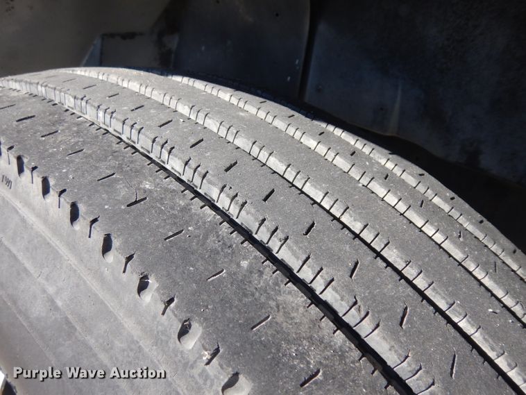 image for item EY9050 1997 International 4900  refrigerated truck