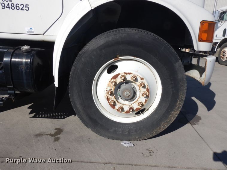 image for item EY9050 1997 International 4900  refrigerated truck