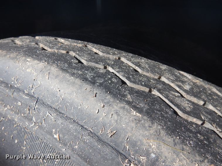 image for item EY9050 1997 International 4900  refrigerated truck