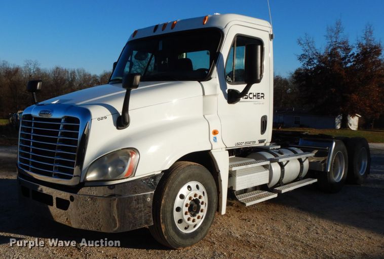 image for item FG9693 2009 Freightliner Cascadia  semi truck