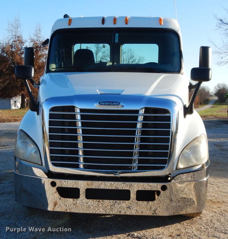 image for item FG9693 2009 Freightliner Cascadia  semi truck