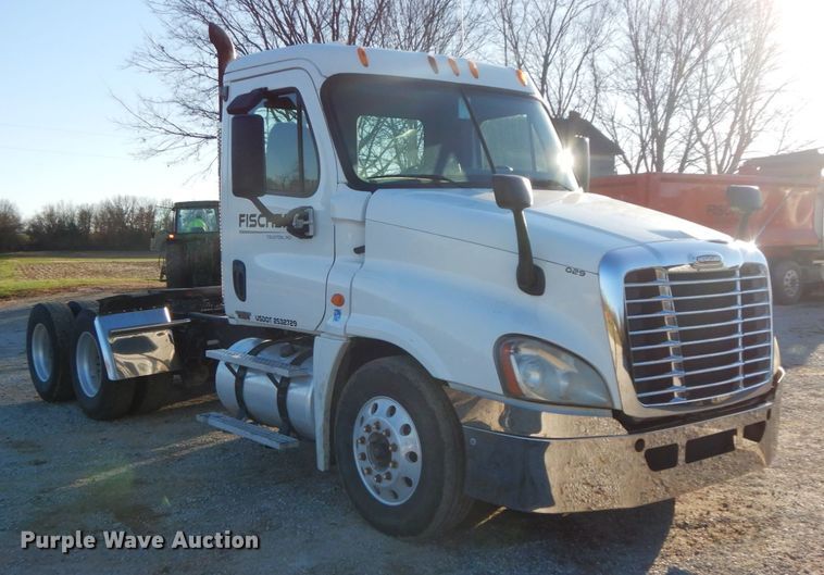 image for item FG9693 2009 Freightliner Cascadia  semi truck