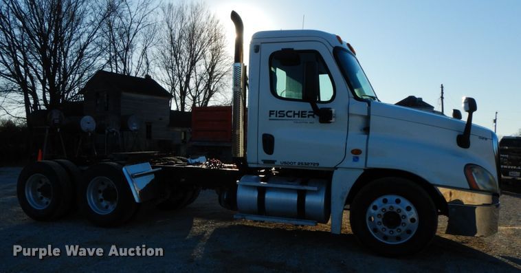 image for item FG9693 2009 Freightliner Cascadia  semi truck