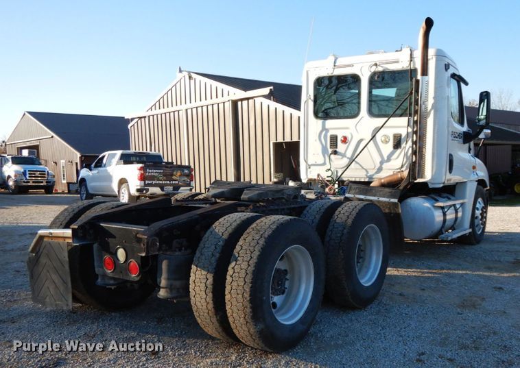 image for item FG9693 2009 Freightliner Cascadia  semi truck