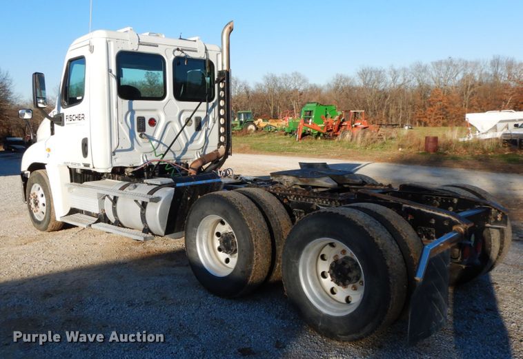 image for item FG9693 2009 Freightliner Cascadia  semi truck