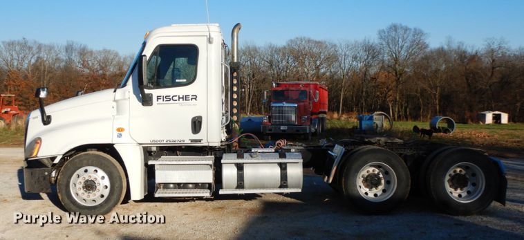 image for item FG9693 2009 Freightliner Cascadia  semi truck