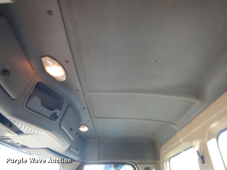 image for item FG9693 2009 Freightliner Cascadia  semi truck