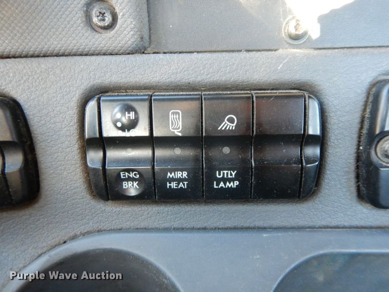 image for item FG9693 2009 Freightliner Cascadia  semi truck