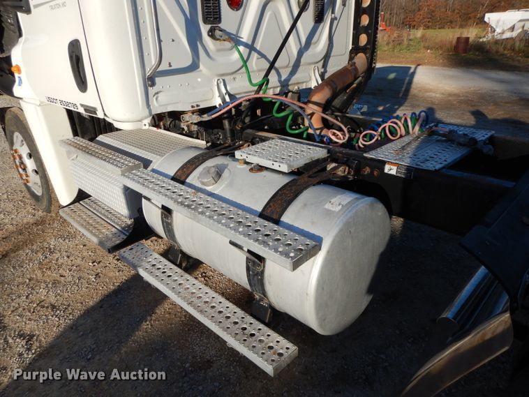 image for item FG9693 2009 Freightliner Cascadia  semi truck