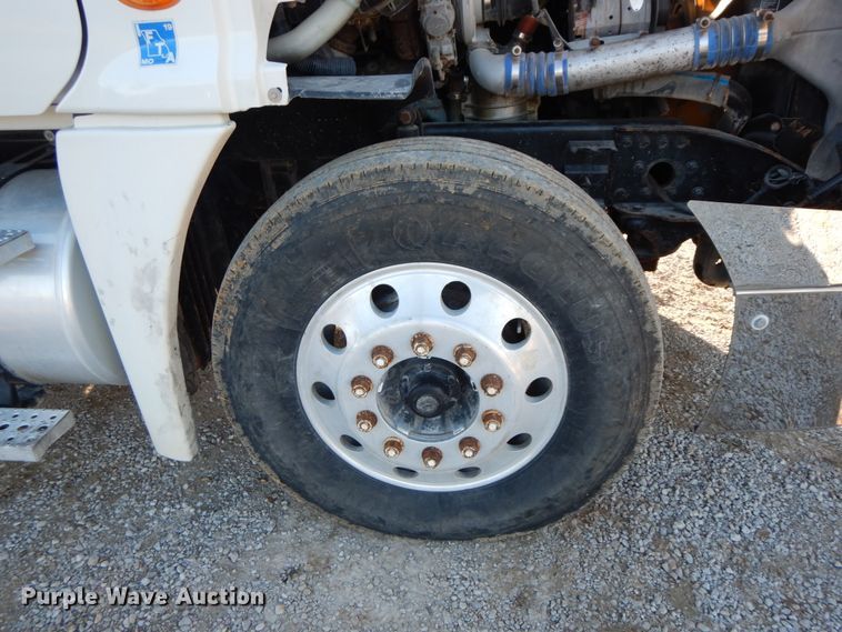 image for item FG9693 2009 Freightliner Cascadia  semi truck