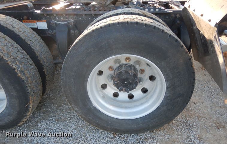 image for item FG9693 2009 Freightliner Cascadia  semi truck