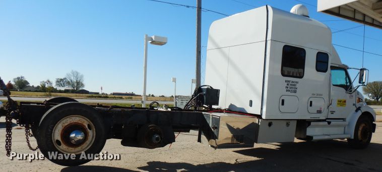 image for item FW9886 2007 Sterling Acterra  truck cab and chassis