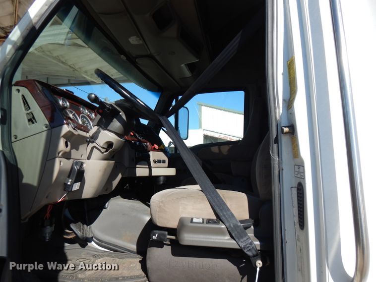 image for item FW9886 2007 Sterling Acterra  truck cab and chassis