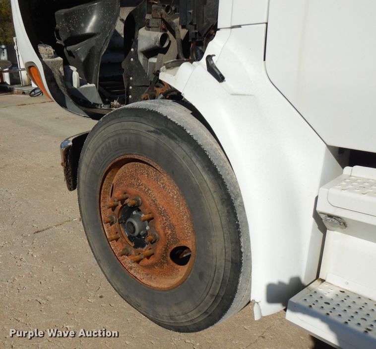 image for item FW9886 2007 Sterling Acterra  truck cab and chassis