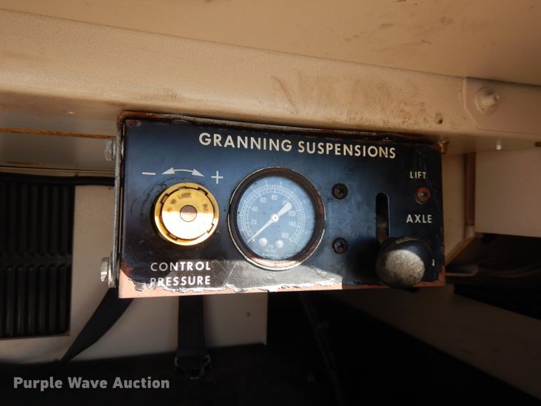 image for item FW9886 2007 Sterling Acterra  truck cab and chassis