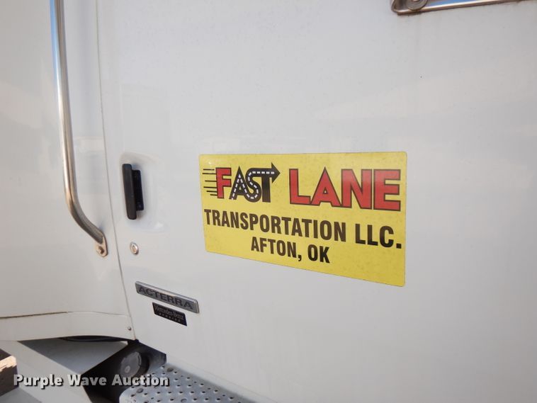 image for item FW9886 2007 Sterling Acterra  truck cab and chassis