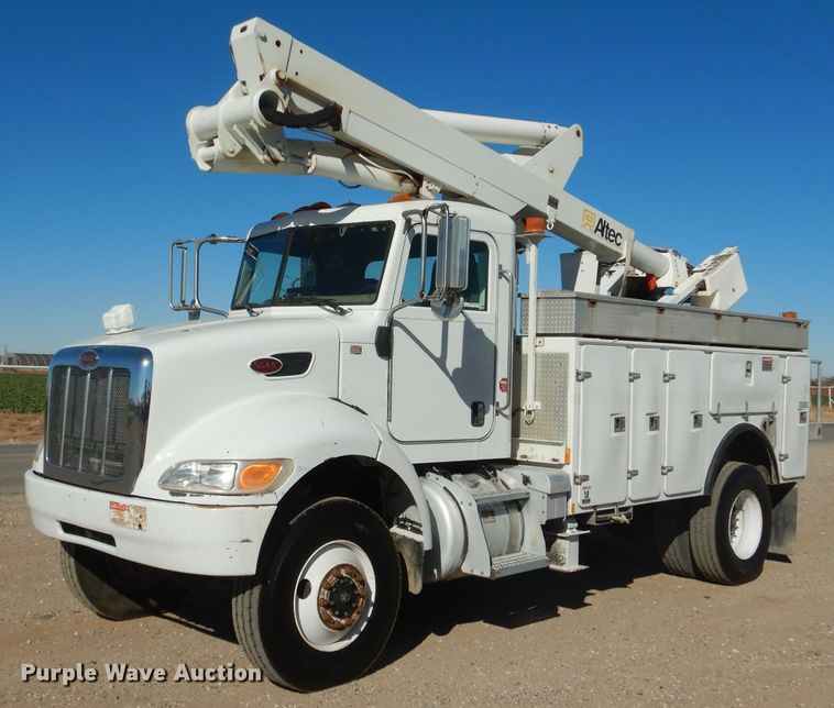image for item HC9138 2009 Peterbilt 335  bucket truck