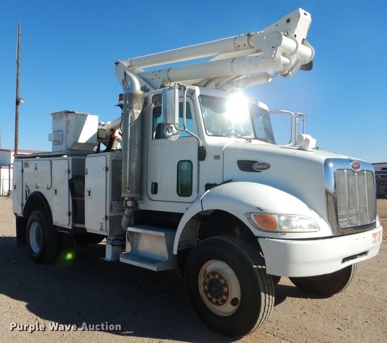 image for item HC9138 2009 Peterbilt 335  bucket truck