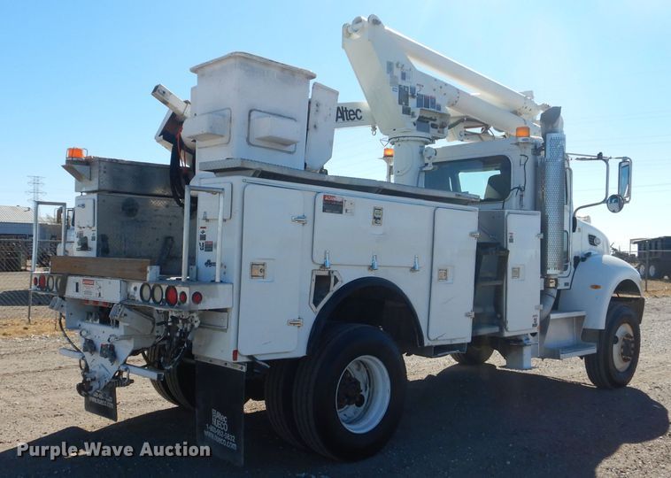 image for item HC9138 2009 Peterbilt 335  bucket truck