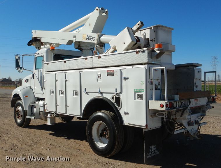 image for item HC9138 2009 Peterbilt 335  bucket truck