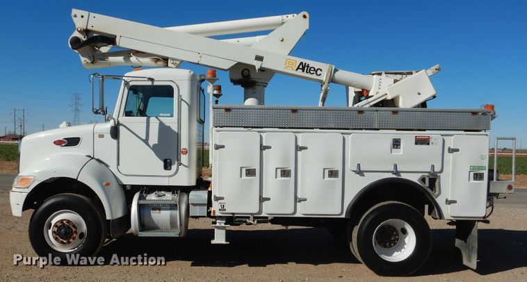 image for item HC9138 2009 Peterbilt 335  bucket truck
