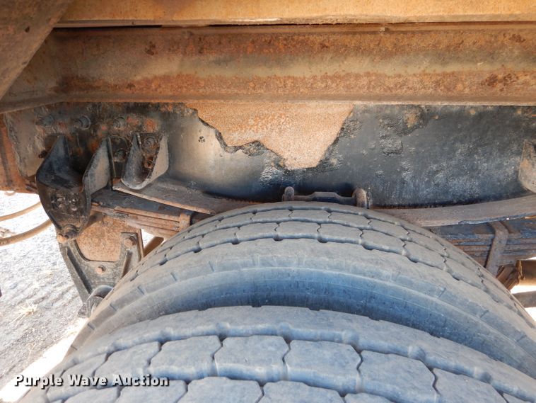 image for item HC9138 2009 Peterbilt 335  bucket truck