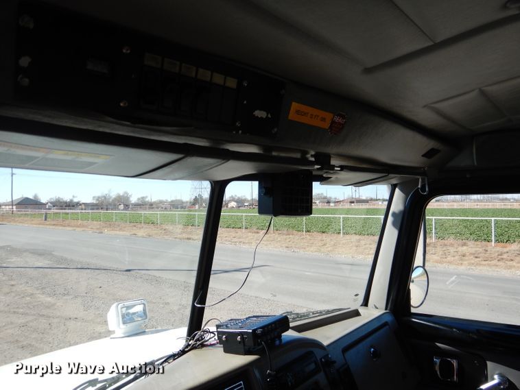 image for item HC9138 2009 Peterbilt 335  bucket truck