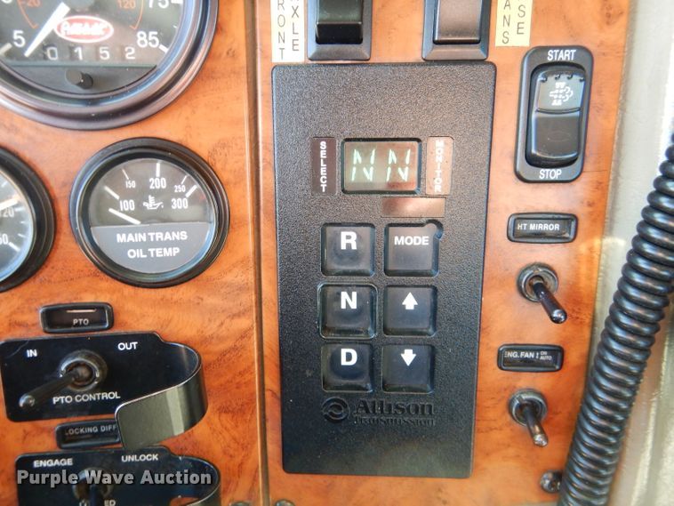 image for item HC9138 2009 Peterbilt 335  bucket truck