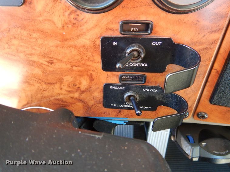 image for item HC9138 2009 Peterbilt 335  bucket truck