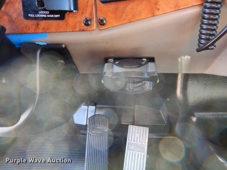 image for item HC9138 2009 Peterbilt 335  bucket truck