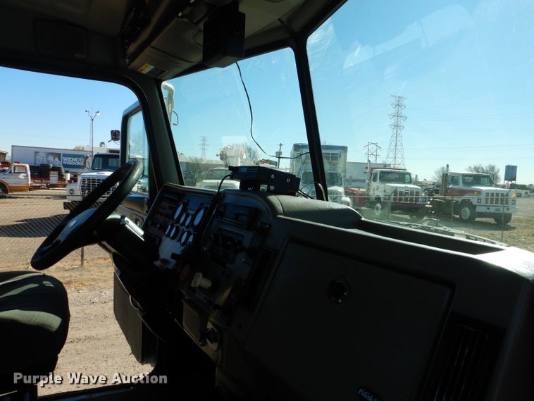 image for item HC9138 2009 Peterbilt 335  bucket truck