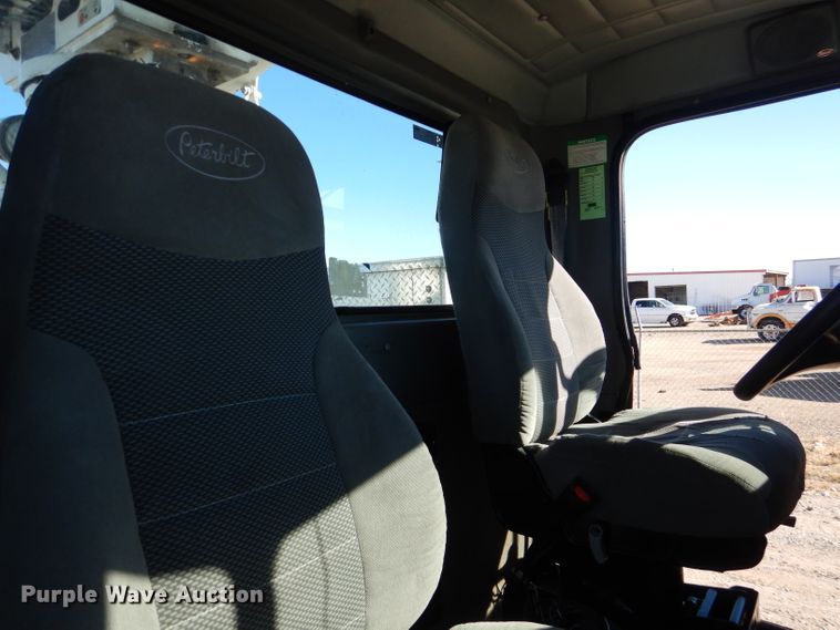 image for item HC9138 2009 Peterbilt 335  bucket truck