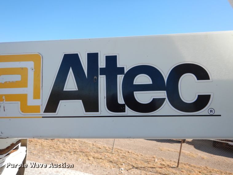 image for item HC9138 2009 Peterbilt 335  bucket truck