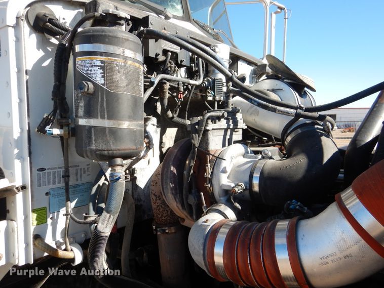 image for item HC9138 2009 Peterbilt 335  bucket truck