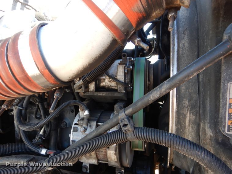 image for item HC9138 2009 Peterbilt 335  bucket truck