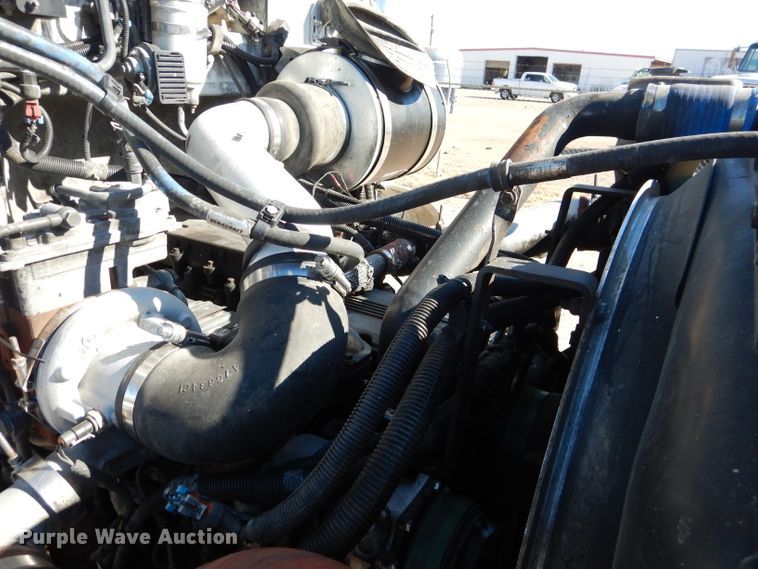 image for item HC9138 2009 Peterbilt 335  bucket truck