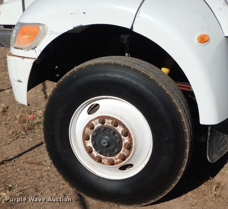 image for item HC9138 2009 Peterbilt 335  bucket truck