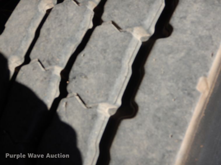 image for item HC9138 2009 Peterbilt 335  bucket truck