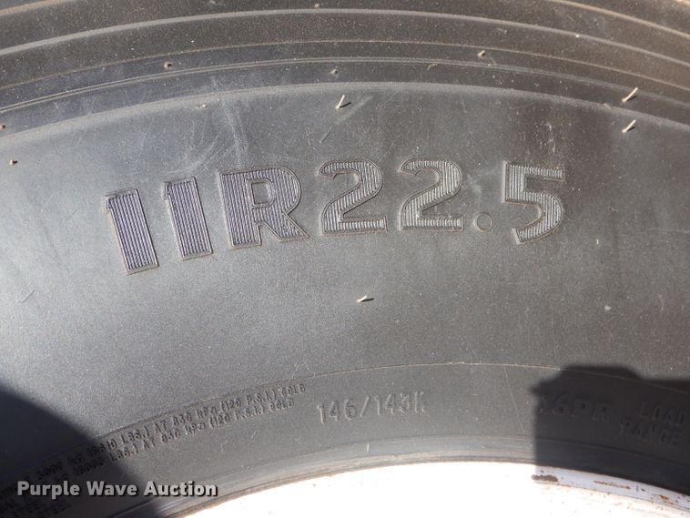 image for item HC9138 2009 Peterbilt 335  bucket truck