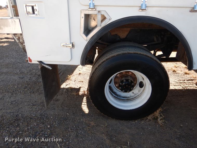 image for item HC9138 2009 Peterbilt 335  bucket truck